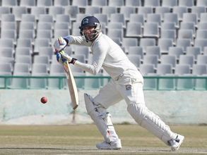 వన్డేల్లో మొండి చెయ్యి: 177తో చెలరేగిన యువరాజ్, సెలక్టర్లకు సవాల్