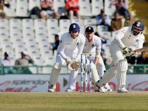 మొహాలి టెస్టు: కోహ్లీ కోరడంతో బ్యాట్‌ని కత్తిలా తిప్పిన జడేజా