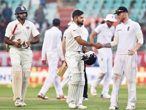 సత్తా చాటిన బౌలర్లు: రెండో టెస్టులో ఇంగ్లాండ్ విలవిల 103/5