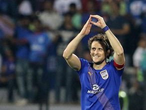 ఫోర్లాన్ హ్యాట్రిక్: కేరళపై ముంబై భారీ విజయం