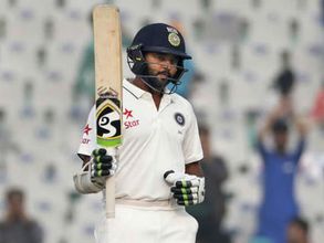 మొహాలిలో హీరో పార్ధీవ్: 12ఏళ్లకు అర్ధసెంచరీ, 14ఏళ్లకు తొలి సిక్స్