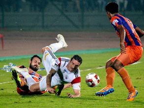 ఐఎస్ఎల్: టాప్4లో పుణె, నార్త్ ఈస్ట్‌ల్లో చోటెవరికి?