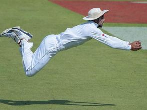 అద్భుతం చేశాడు: 7ఏళ్ల తర్వాత తొలి క్యాచ్(వీడియో)