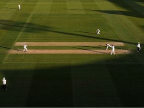 ఢిల్లీ కుర్రోడు ఇరగదీశాడు: 2.3 ఓవర్లు, 5 వికెట్లు, 0 రన్స్