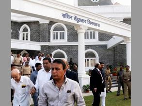 అల్లరిమూక నుంచి ఓ కుటుంబాన్ని కాపాడిన గవాస్కర్