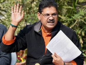 ఎందుకంత వ్యామోహం: మండిపడ్డ కీర్తి ఆజాద్