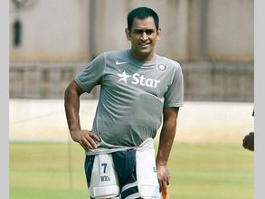 జార్ఖండ్‌కు ధోని మద్దతు: ప్లేయర్లతో కలిసి ప్రాక్టీస్‌ చేశాడు