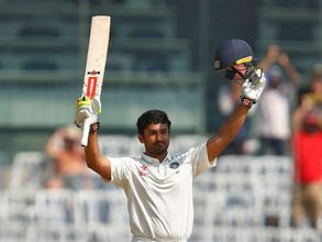 303 నాటౌట్: కరుణ్ నాయర్‌కు సెహ్వాగ్ ట్రేడ్ మార్క్ ట్వీట్