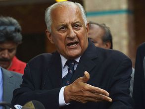 అడుక్కోవడం లేదు: పీసీబీ ఛైర్మన్ సంచలన వ్యాఖ్య