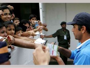 ఆసక్తికరం: అనుష్క పెన్ అడిగితే ద్రవిడ్ అవాక్కయ్యాడు