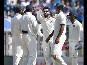 చెన్నైలో ఐదో టెస్టు: ఫ్లడ్‌లైట్లలో బల్బులు పేలిపోయాయి