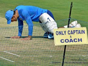 3వ వన్డే: ఈడెన్‌లో ధోనికి సన్మానం (ఫోటోలు)