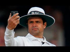 322: వరల్డ్ రికార్డు నెలకొల్పిన పాక్ అంఫైర్ అలీమ్ దార్