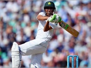 దూరం 23 పరుగులు: తొలి పాకిస్తాన్ క్రికెటర్‌‌గా చరిత్ర