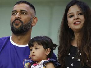 నాలుగు ప్లాట్లు కొన్నాడు: ముంబైలోని కొత్త ఇంట్లోకి ధోని