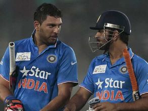 కటక్ వన్డేలో సరికొత్త రికార్డు సృష్టించిన యువీ-ధోని