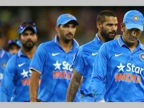 అతడి ఒత్తిడి వల్లే ధోని తప్పుకున్నాడు: వర్మ సంచలనం