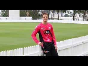 ఆసీస్ పేసర్ తలను తాకిన బంతి: విరిగిన ఎముక, ర‌క్తస్రావం