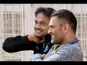 ఫోటోలు: కెప్టెన్‌గా చివరిరోజు ధోని ఏం చేశాడో తెలుసా?