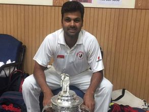 దురుసు: ఫోన్ విసిరేసిన క్రికెటర్, అవాక్కయిన అభిమానులు (వీడియో)