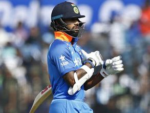 ధావన్‌కు ఏమైంది?: ఎయిర్‌పోర్ట్ నుంచి హడావుడిగా ఆసుపత్రికి