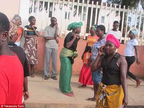 పుట్‌బాల్ స్టేడియంలో తొక్కిసలాట జరిగి 17 మంది మృతి