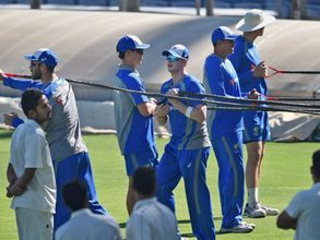 రేపే తొలి టెస్టు: కాన్ఫిడెంట్‌గా కోహ్లీ, పిచ్‌ని పరిశీలించిన కుంబ్లే