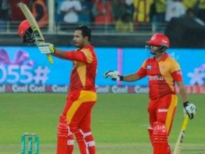 పాక్ క్రికెట్‌లో అలజడి: స్ఫాట్ ఫిక్సింగ్, ఇద్దరు ఆటగాళ్లపై వేటు