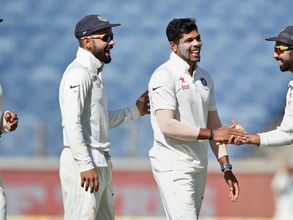 పూణె టెస్టు, డే 1: ఉమేశ్ దెబ్బకు విలవిల, ఆసీస్ 256/9