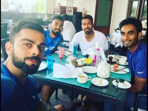 హైదరాబాద్‌లో కోహ్లీ సందడి: ట్విట్టర్‌లో ఫోటో వైరల్