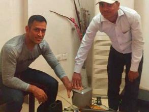 అసలేం జరిగింది?: కోపంతో కేంద్ర మంత్రిని ప్రశ్నించిన ధోని భార్య