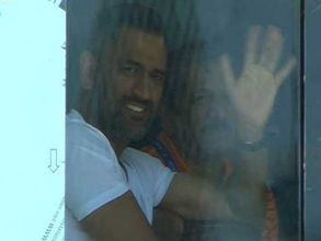 రాంచీ టెస్టుకు స్పెషల్ గెస్ట్‌గా ధోని