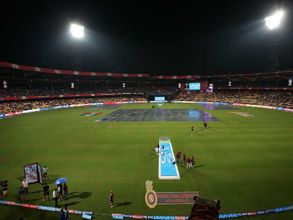 ఐపీఎల్: దిగాలుగా విరాట్ కోహ్లీ, వరుణుడి దెబ్బ.. మ్యాచ్ రద్దు