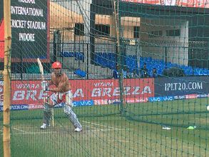 విజయం వరిస్తుందా?: చొక్కాలు విప్పేసి నెట్ ప్రాక్టీస్