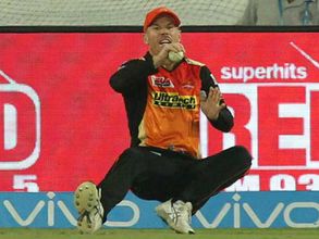 రిషబ్ పంత్ క్యాచ్: డేవిడ్ వార్నర్‌కు పట్టేసిన పక్కటెముకలు