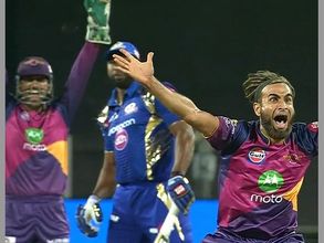 నవ్వులు పూయించిన ధోని: అమ్ముడుపోని తాహిర్ సత్తా (ఫోటోలు)