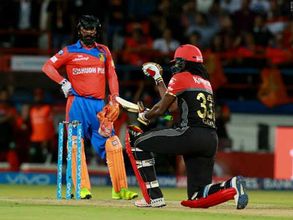 క్రిస్ గేల్ కొత్త స్టైల్: ‘సాల్ట్‌ బీ’, బ్యాట్‌పై ఉప్పు చల్లాడు (వీడియో)