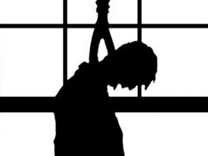 ఫ్యాన్‌కి ఉరేసుకుని మాజీ క్రికెటర్ ఆత్మహత్య