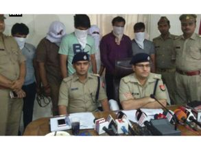 పడగ విప్పిన ఫిక్సింగ్ భూతం: ఐదుగురు బుకీలు అరెస్ట్