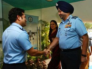 ప్రత్యేక షో: సచిన్ సినిమా తొలుత చూసిందెవరో తెలుసా? (ఫోటోలు)