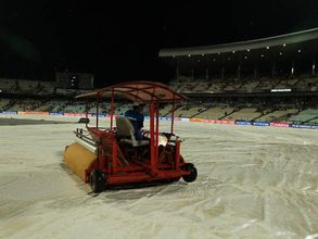 కోల్‌కతాకు సంక్లిష్టం: ముంబై చేతిలో ఓటమి, ప్లేఆఫ్ బెర్త్ కష్టం