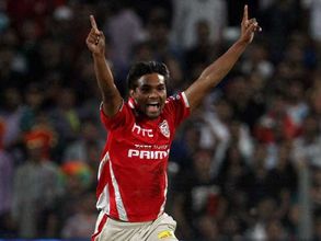 'కోహ్లీ నా ఫేవరేట్ ప్లేయర్, అతని వికెట్ నేనే తీయాలి'