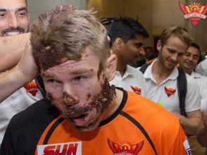 వార్నర్ విధ్వంసం: సన్‌రైజర్స్‌ ‘తియ్యని వేడుక’ను చేసుకుందిలా!