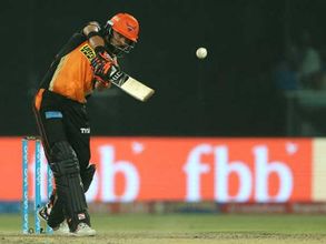 ఢిల్లీతో మ్యాచ్: యువరాజ్ 11 ఫోర్లు బాదాడిలా! (వీడియో)