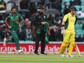 ఆసీస్‌కు కష్టమే!: వర్షంతో బంగ్లా మ్యాచ్ రద్దు (ఫోటోలు)