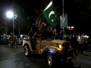 ‘నాన్న.. నన్ను కాల్చేశారు’: పాక్ సంబరాల్లో అపశృతి