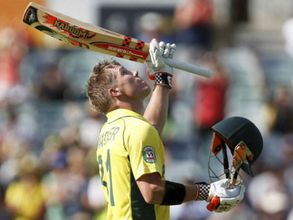 అరుదైన ఘనత: కోహ్లీ రికార్డుని సమం చేసిన డేవిడ్ వార్నర్