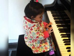 వీడియో: పియానో ప్లే చేసిన ధోని కుమార్తె, నెట్‌లో వైరల్