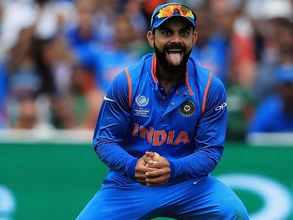 కోహ్లీ వింత సంబరం: ముగ్దులైన ఫ్యాన్స్, హోరెత్తిన ట్విట్టర్