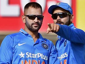 కోహ్లీ వద్దు, ధోనిని మళ్లీ కెప్టెన్‌ని చేయండి: హోరెత్తిన ట్వీట్లు